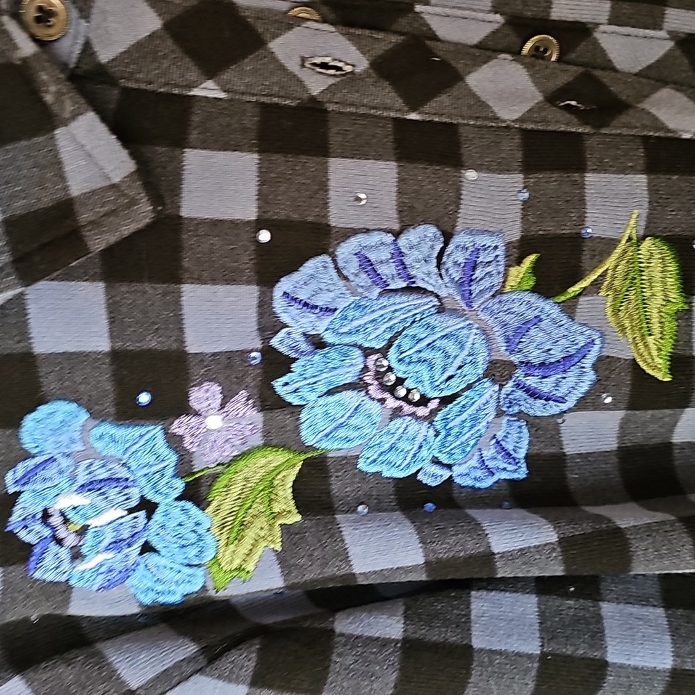 Quacker Factory Womens Purple Checkered Shirt with Floral Embroidery - Picture 4 of 10
